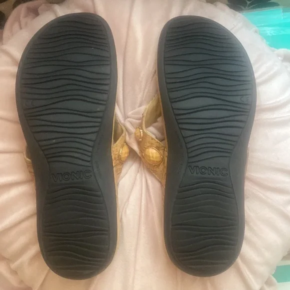 🎀 Gorgeous Vionic Tan Sandals jeweled 7 EUC Confortable. Podiatrist designed - Picture 6 of 7